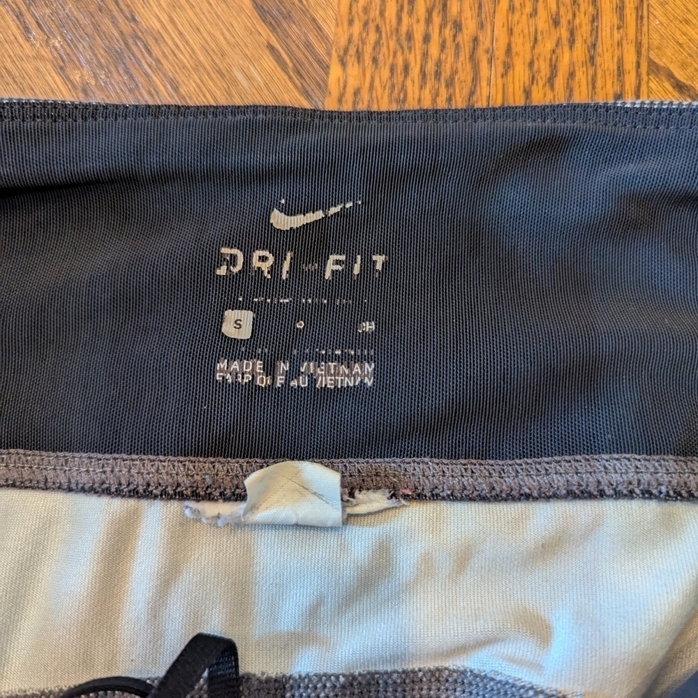 Gray and Black Athletic Leggings - Picture 6 of 6